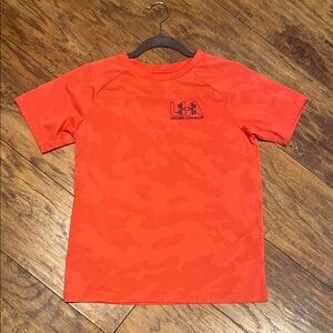 Under Armour Short Sleeve Tee Performance Material - Like New
